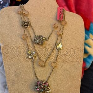 NWT Very Rare & Retired Betsy Johnson Triple Rose Necklace 21” gorgeous glitz